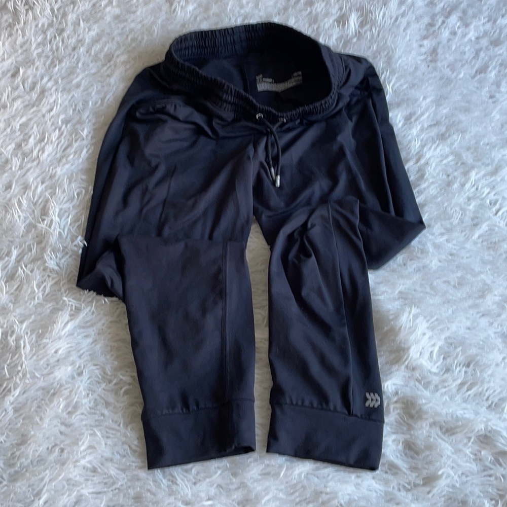 Girls large jogging pants black